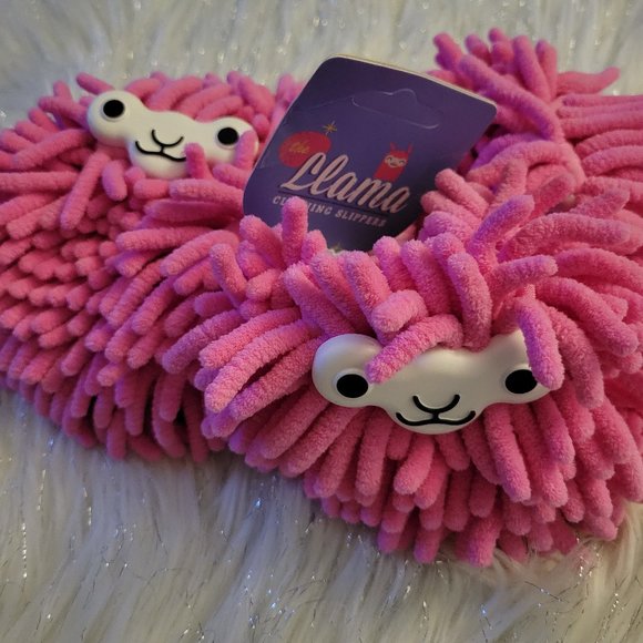 Llama Cleaning Slippers - Picture 5 of 9